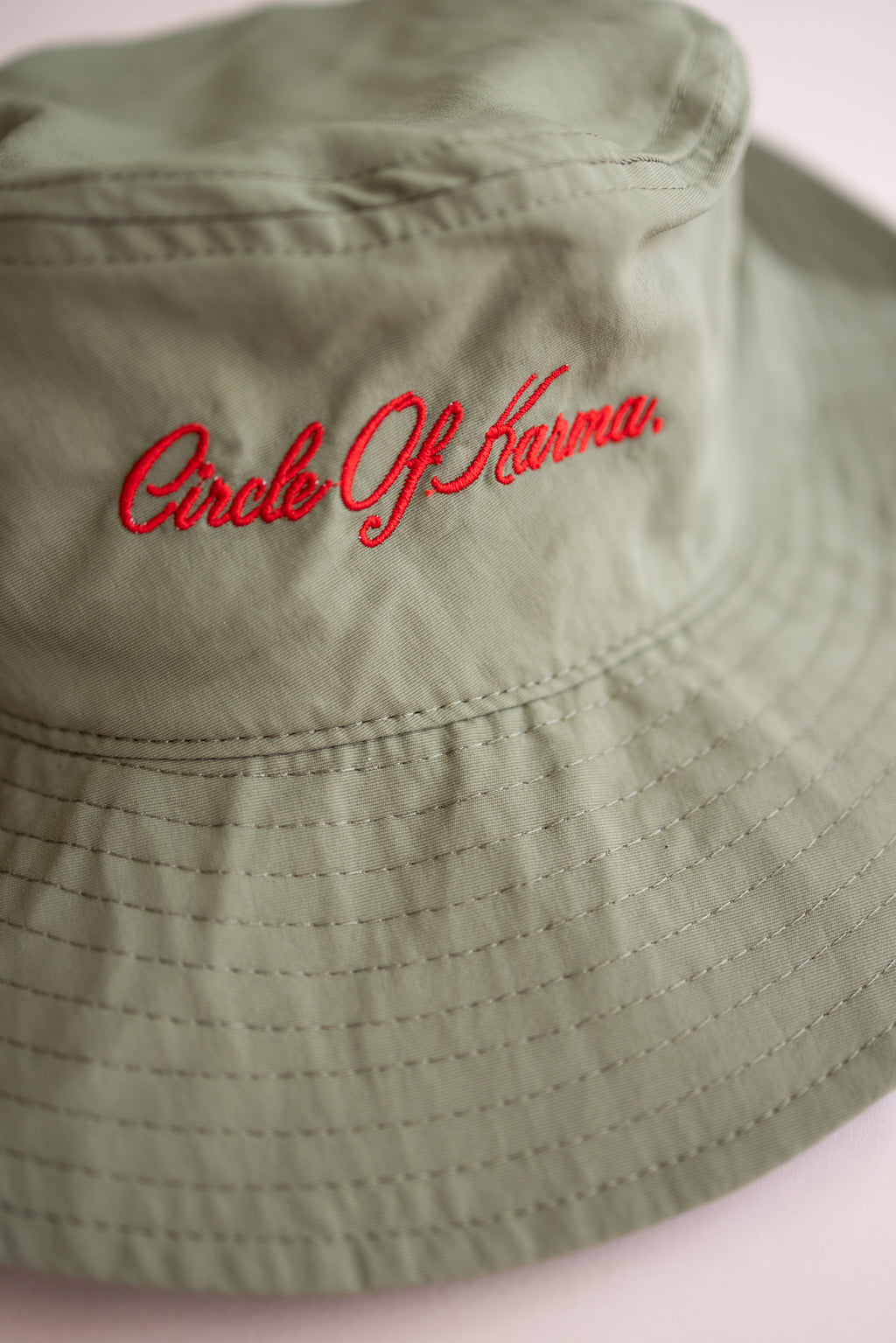 Bucket hat chaki