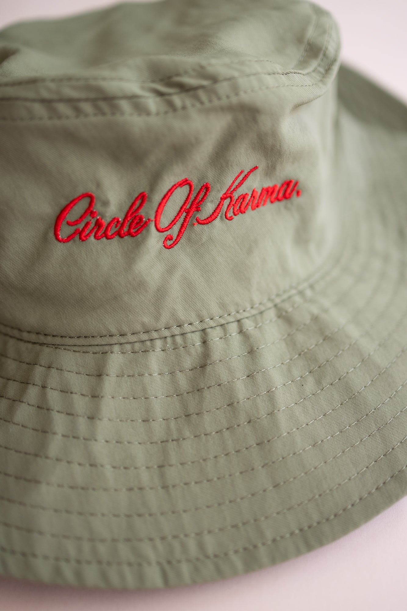 Bucket hat chaki