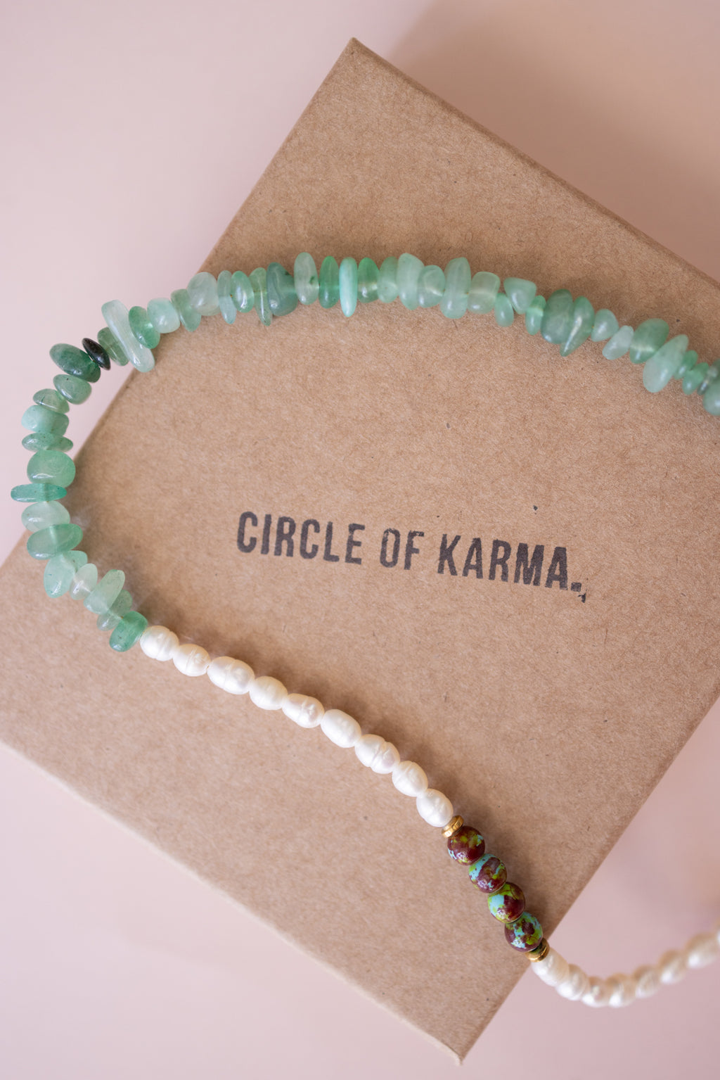 Green coral chips necklace
