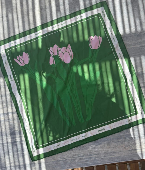 Blooming mantili green